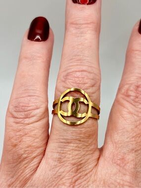 Gold-Tone Interlocking Circle Ring - Designer Style
